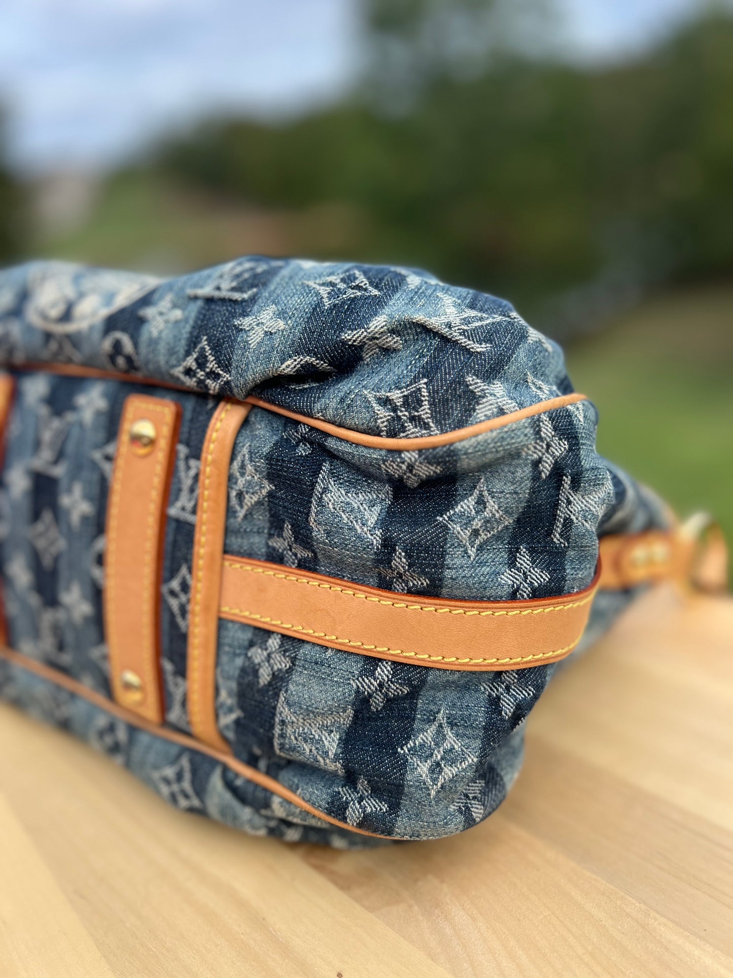 LOUIS VUITTON
Denim Raye Porte Epaule MM