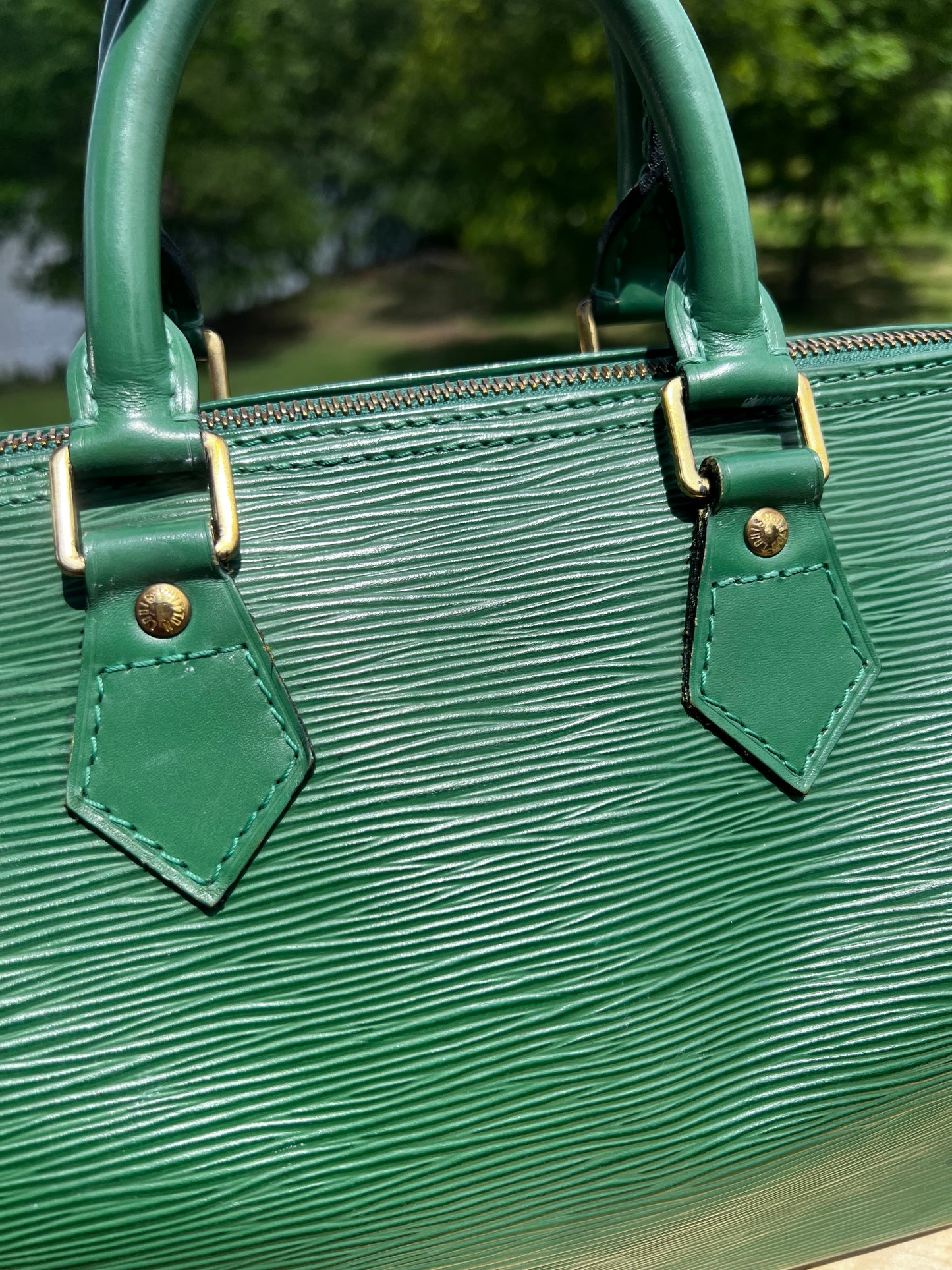 Louis Vuitton Epi Speedy 25