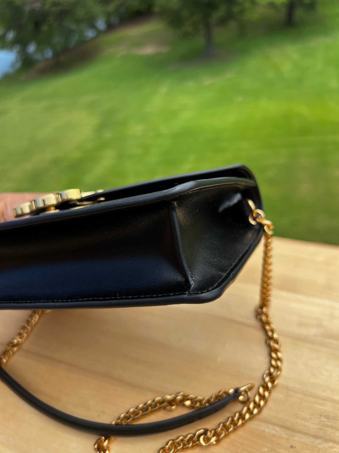 CELINE Shiny Calfskin Triomphe Margo Wallet on Chain – Black