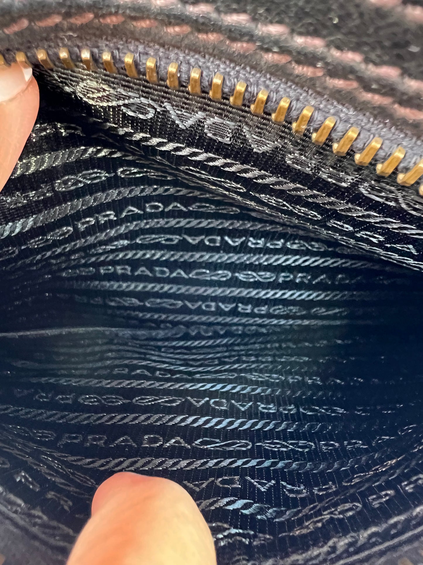 PRADA
Vitello Daino leather Messenger