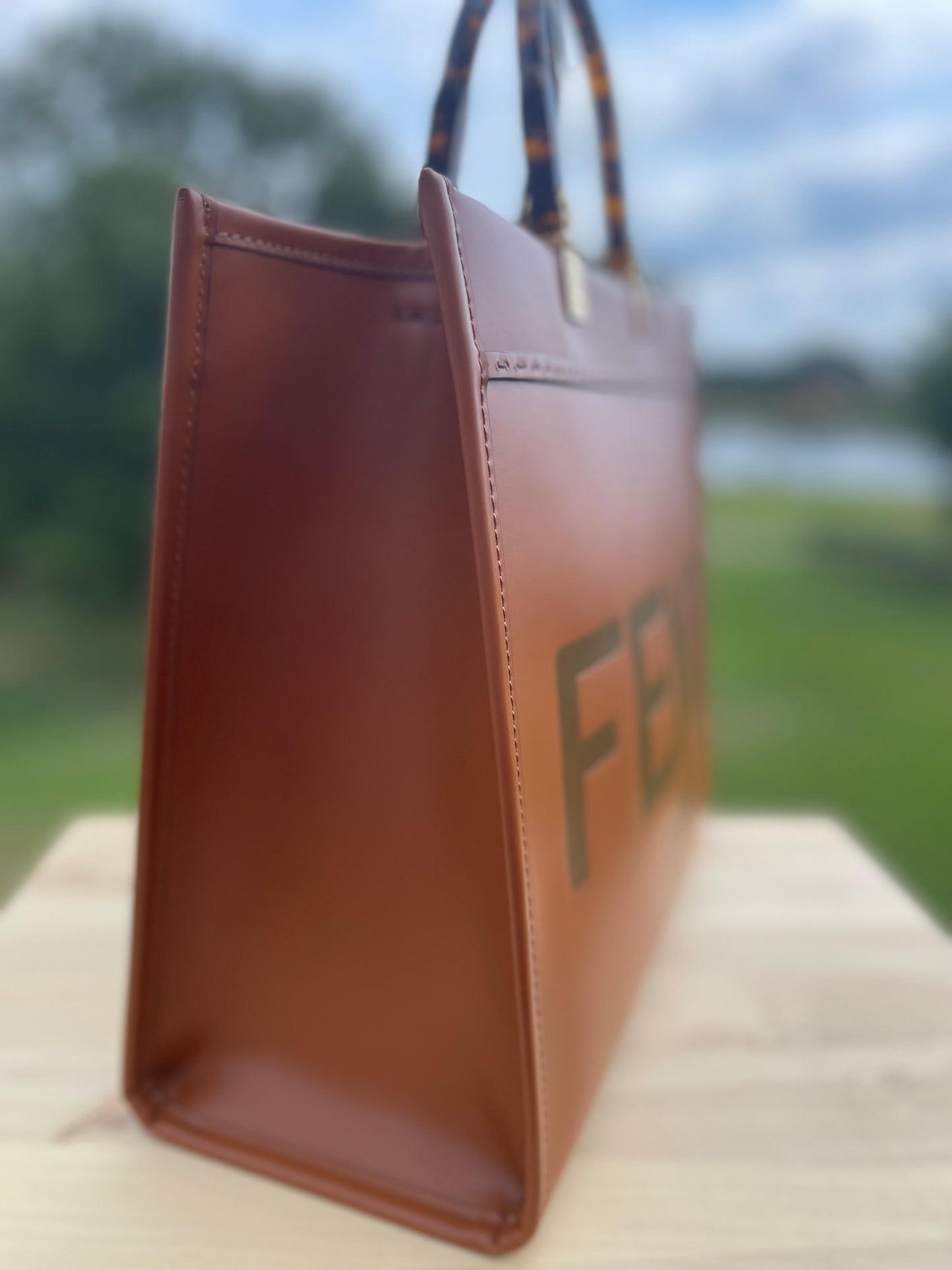 FENDI
Vitello King Plexiglass Medium Fendi Sunshine Tote