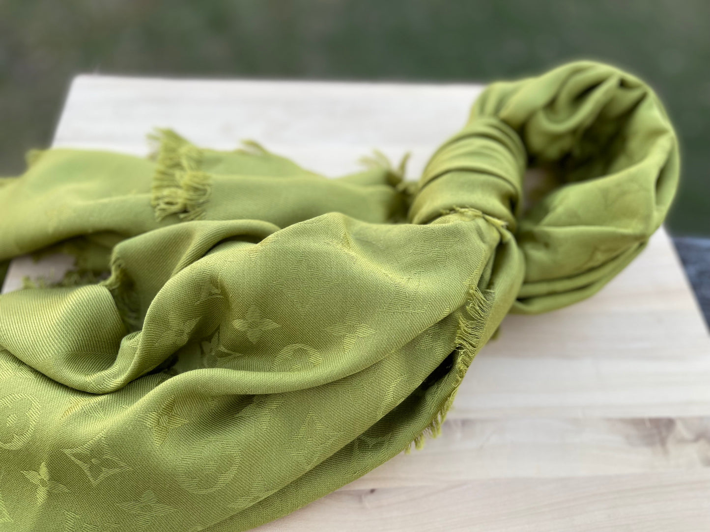 LOUIS VUITTON Monogram Classic Shawl