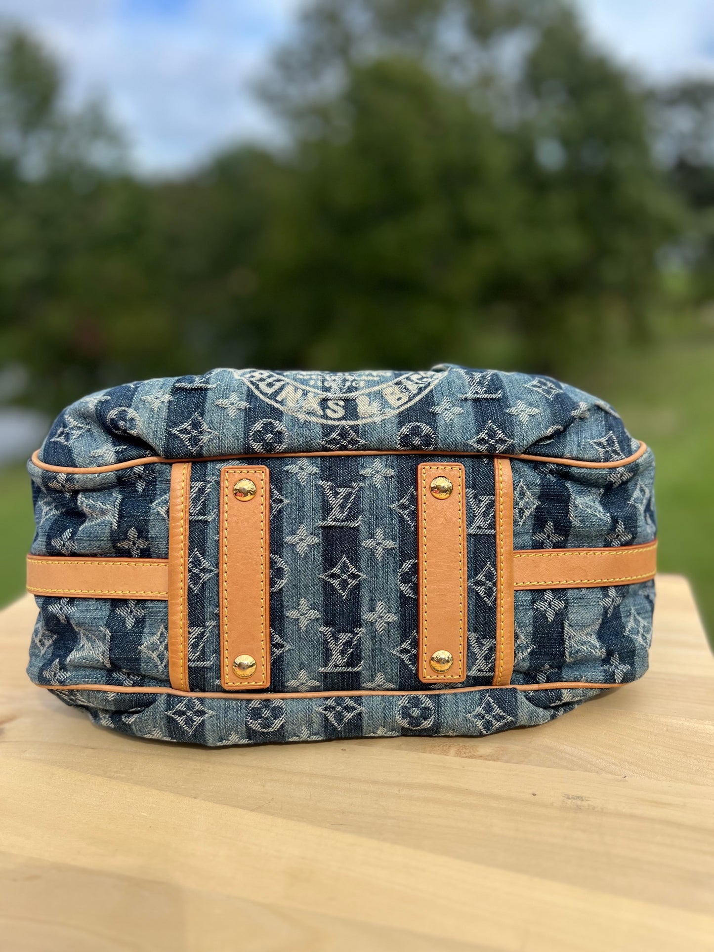 LOUIS VUITTON
Denim Raye Porte Epaule MM