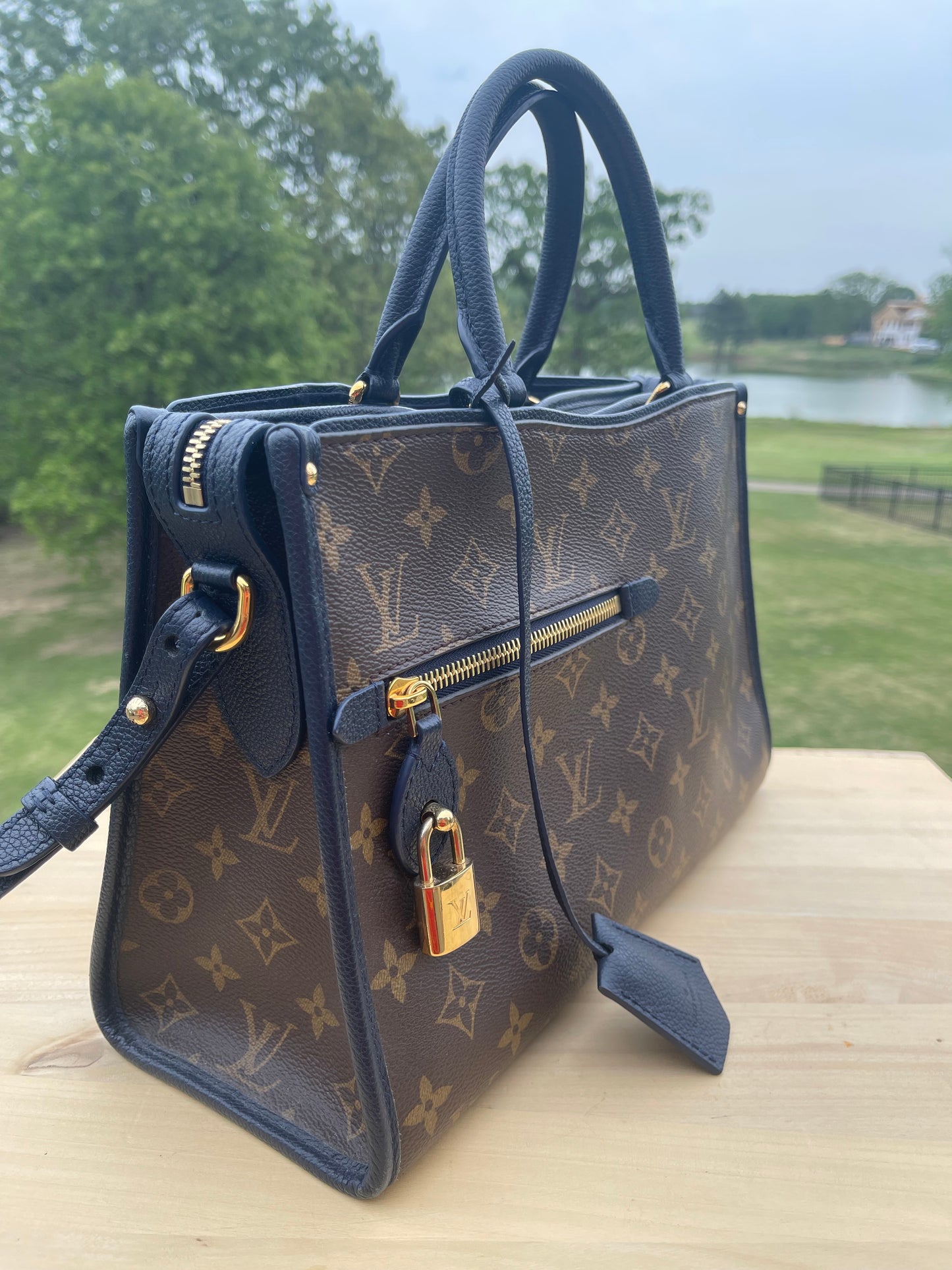 LOUIS VUITTON
Monogram Popincourt PM Marine