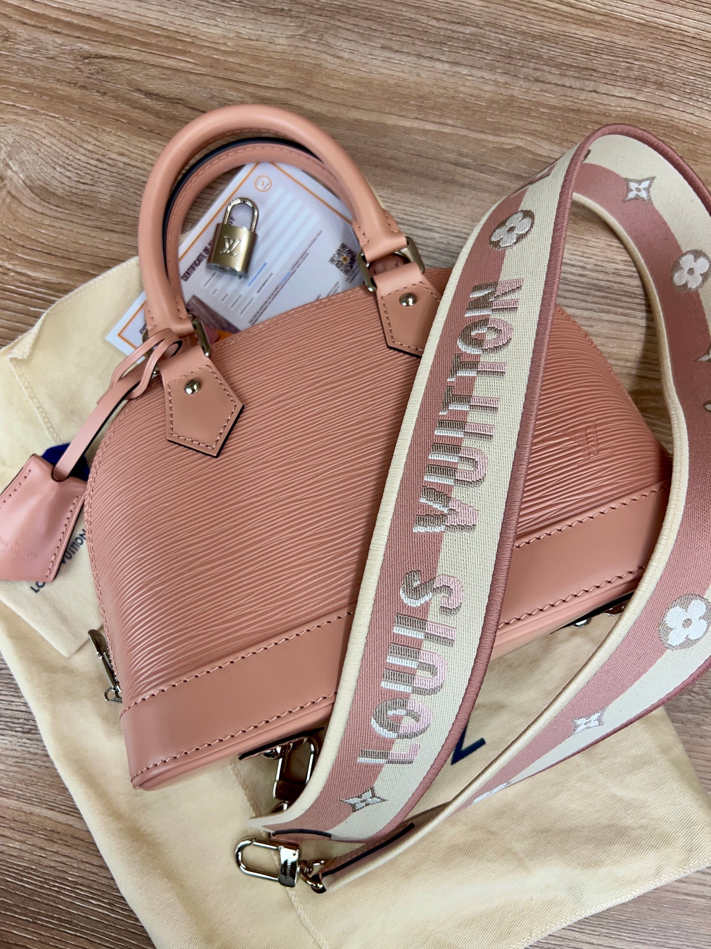 LOUIS VUITTON
Epi Jacquard Alma BB