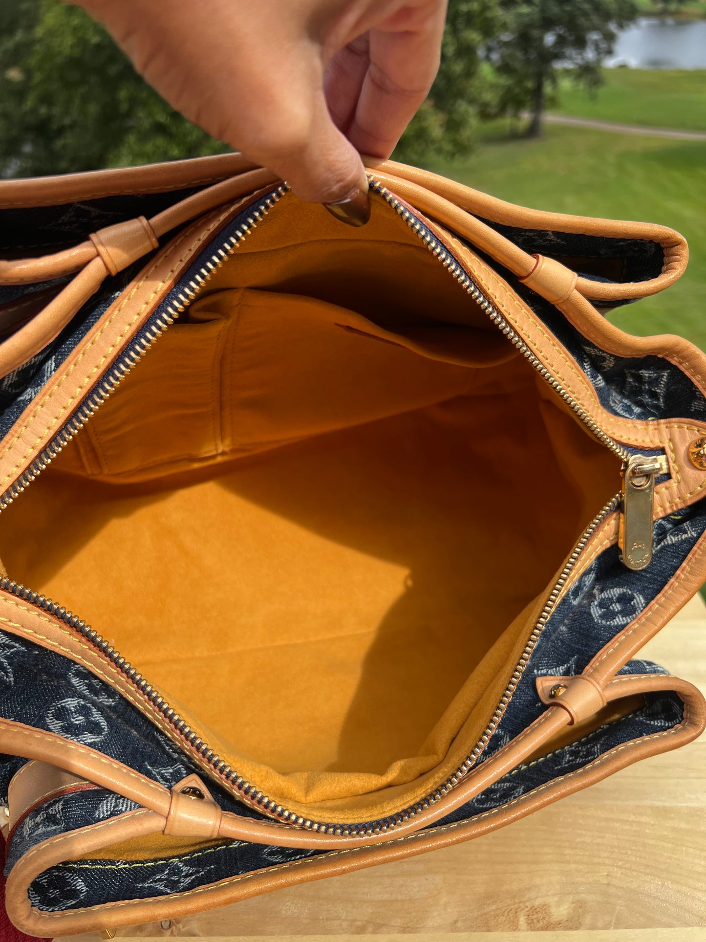 LOUIS VUITTON
Denim Raye Porte Epaule MM