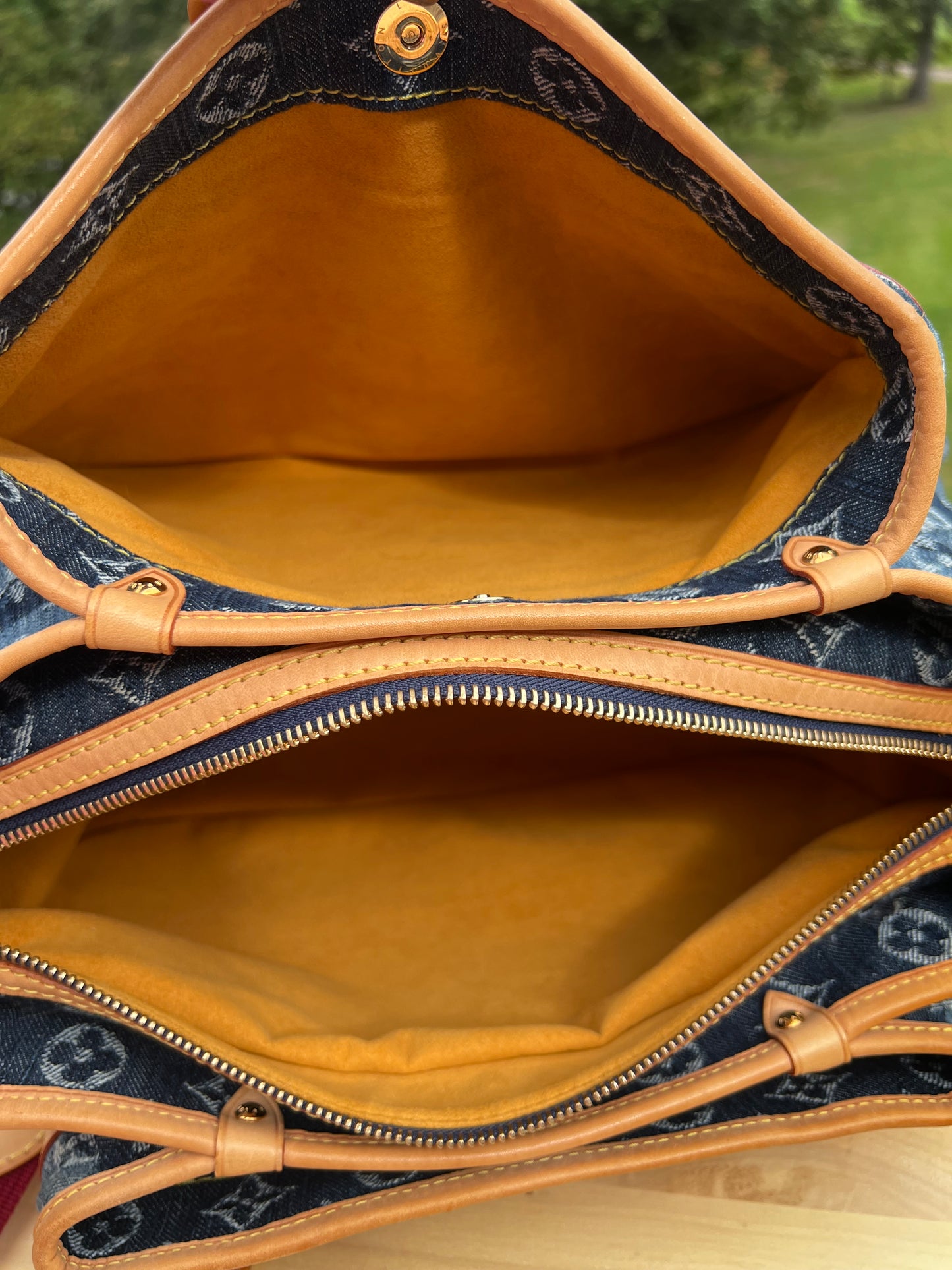LOUIS VUITTON
Denim Raye Porte Epaule MM