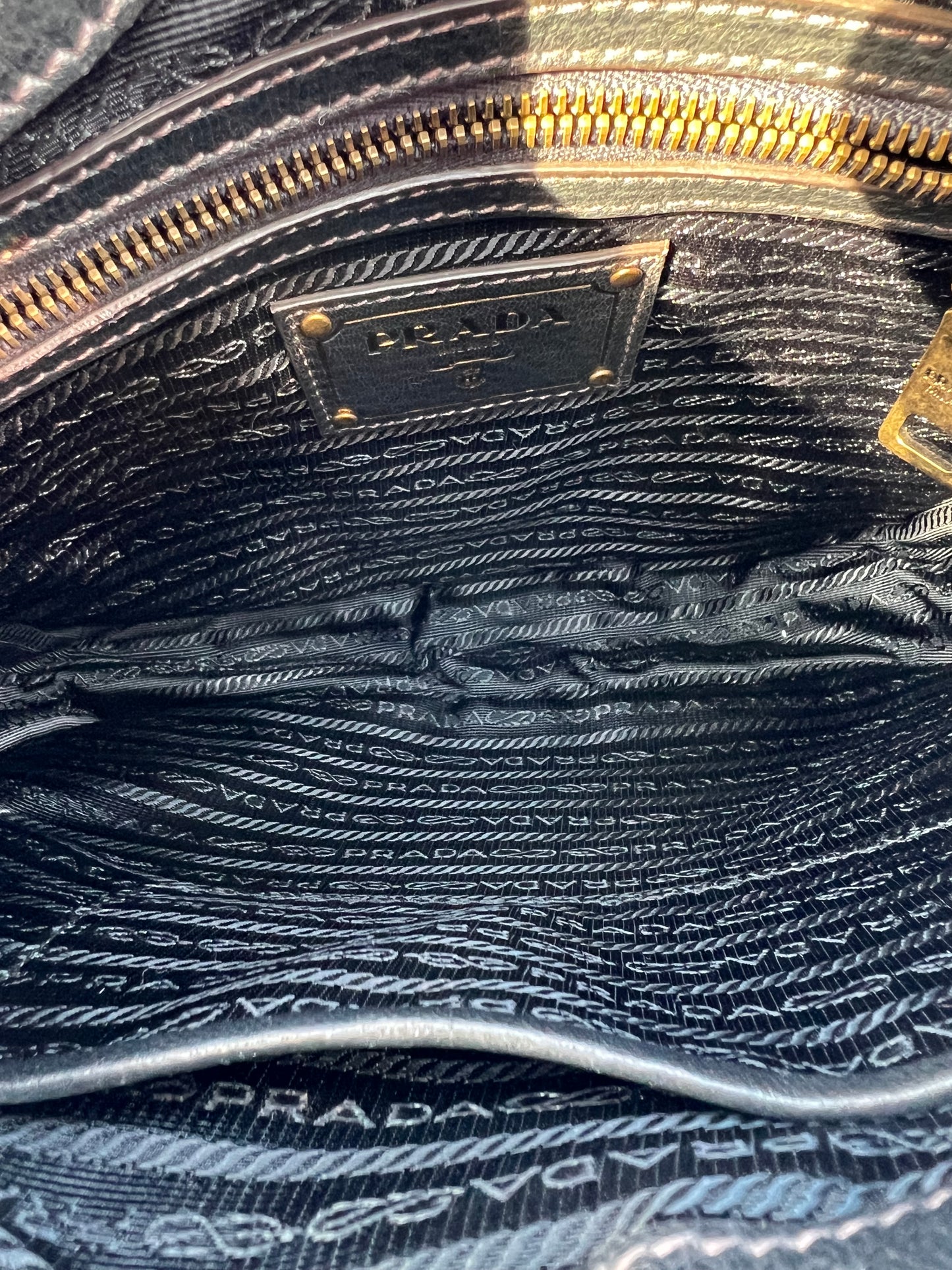 PRADA
Vitello Daino leather Messenger