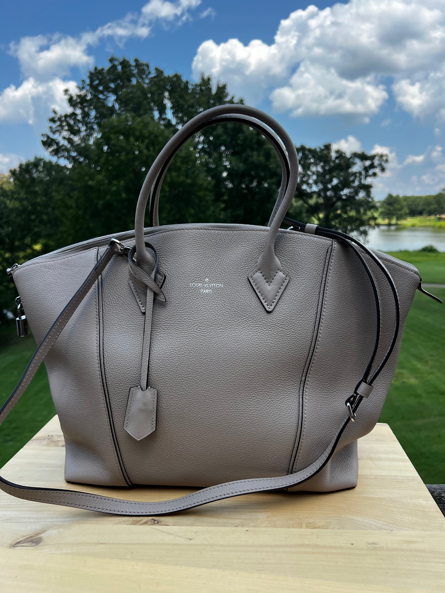 LOUIS VUITTON Soft Lockit MM – Beige Galet Veau Cachemire with Brown Handles
