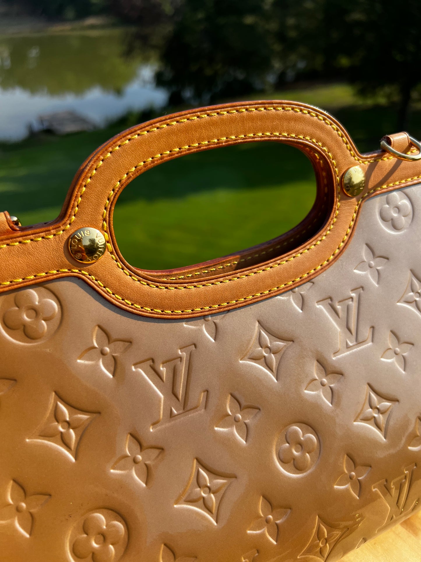 LOUIS VUITTON Vernis Leather Thompson Street Shoulder Bag – Beige/Gold Monogram Embossed