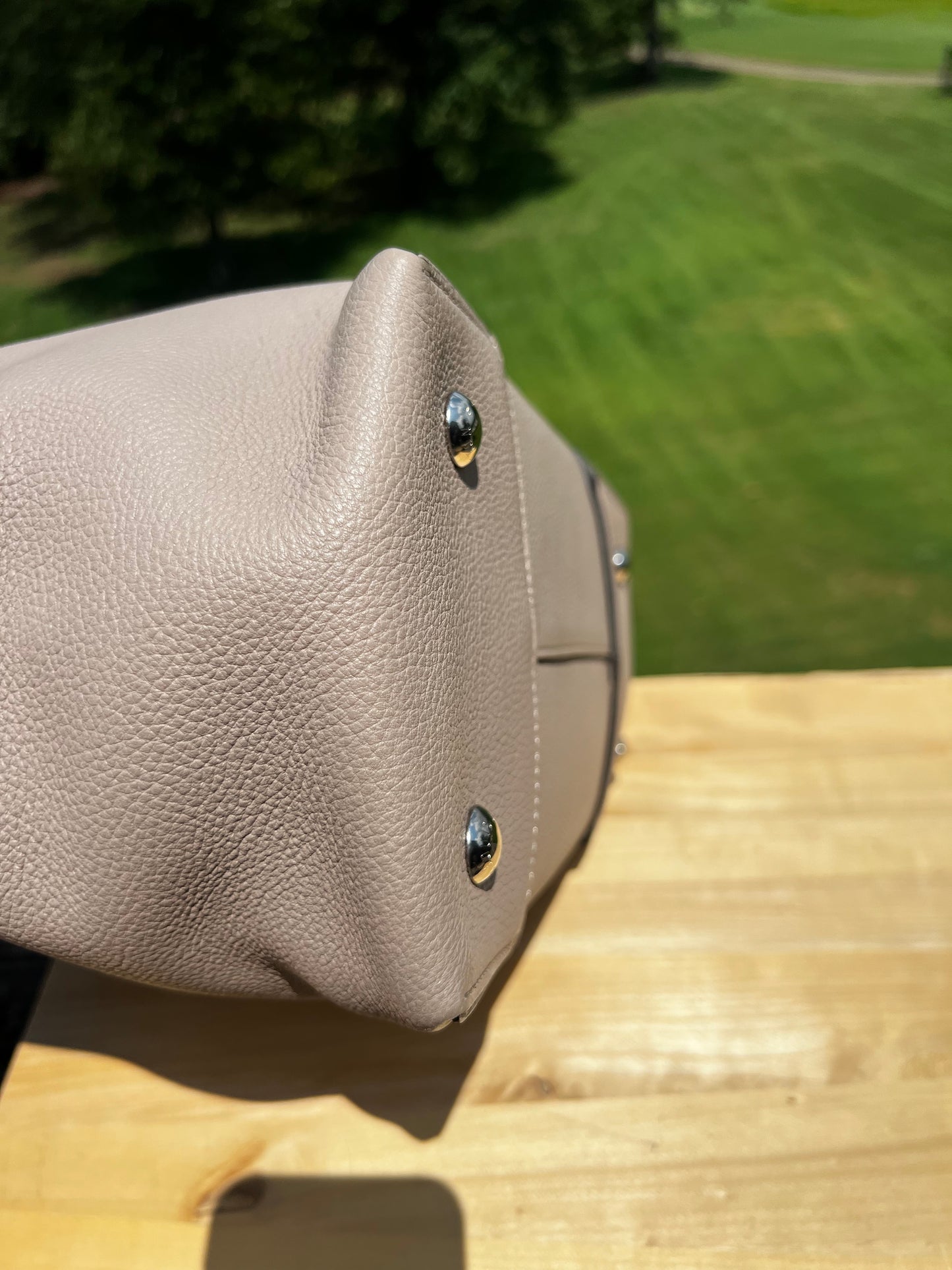 LOUIS VUITTON Soft Lockit MM – Beige Galet Veau Cachemire with Brown Handles