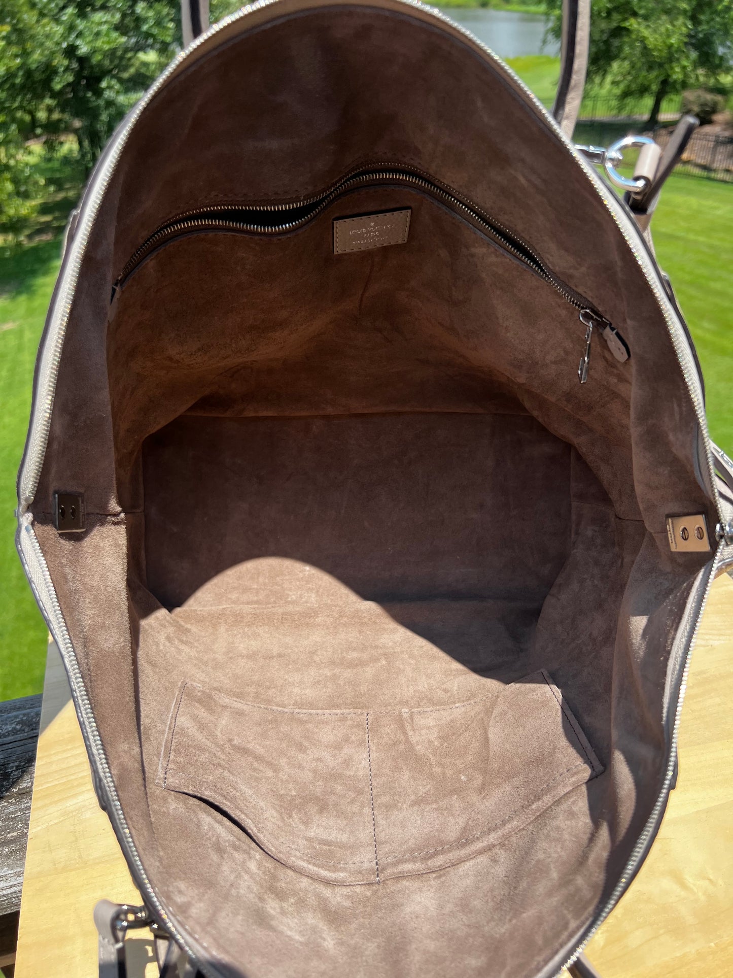 LOUIS VUITTON Soft Lockit MM – Beige Galet Veau Cachemire with Brown Handles
