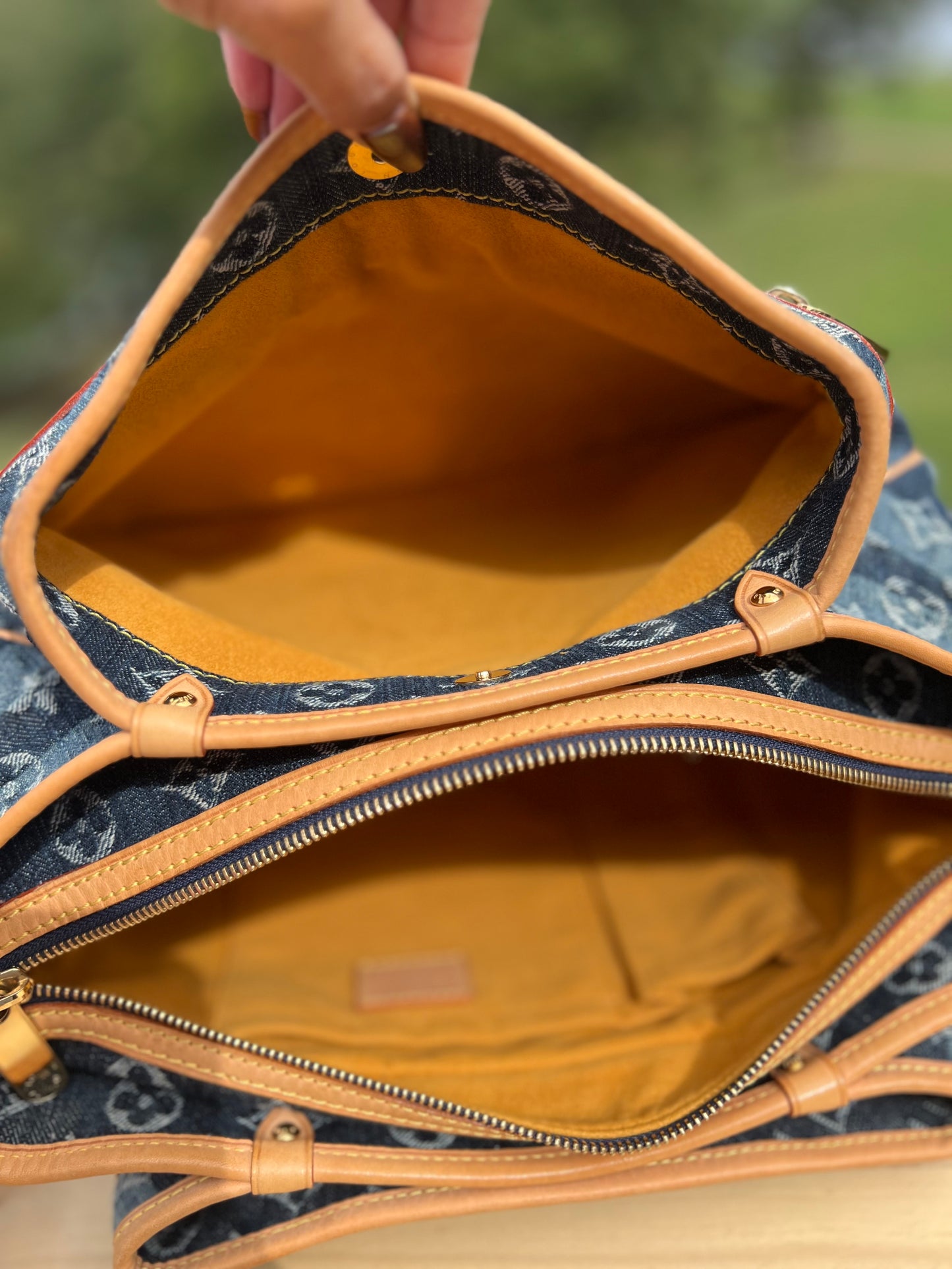 LOUIS VUITTON
Denim Raye Porte Epaule MM