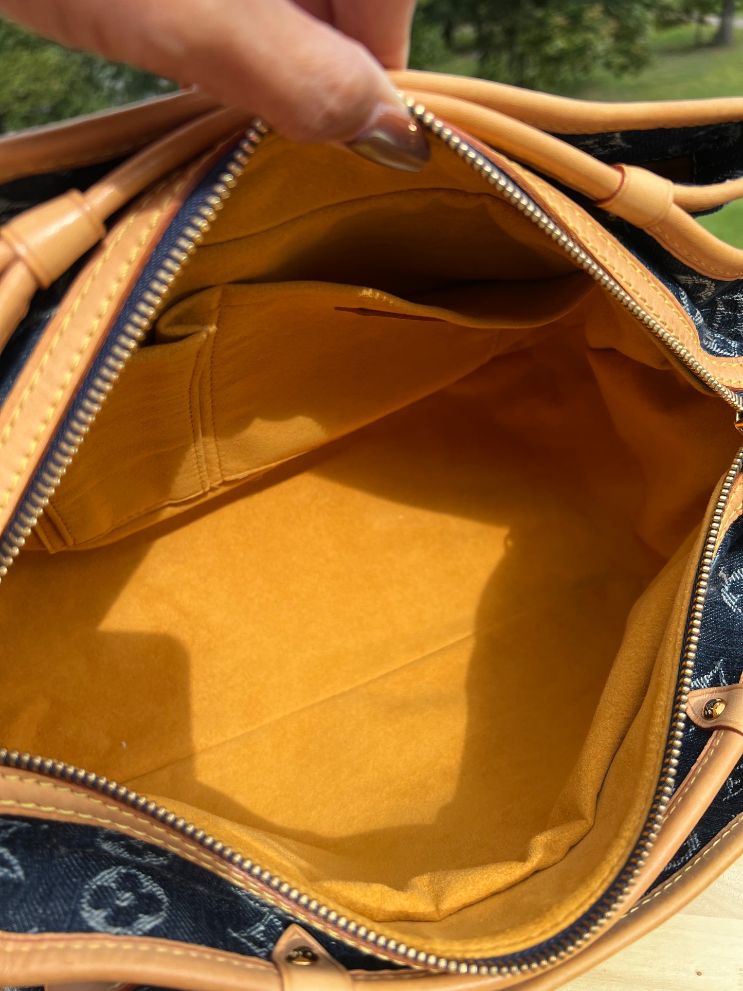 LOUIS VUITTON
Denim Raye Porte Epaule MM