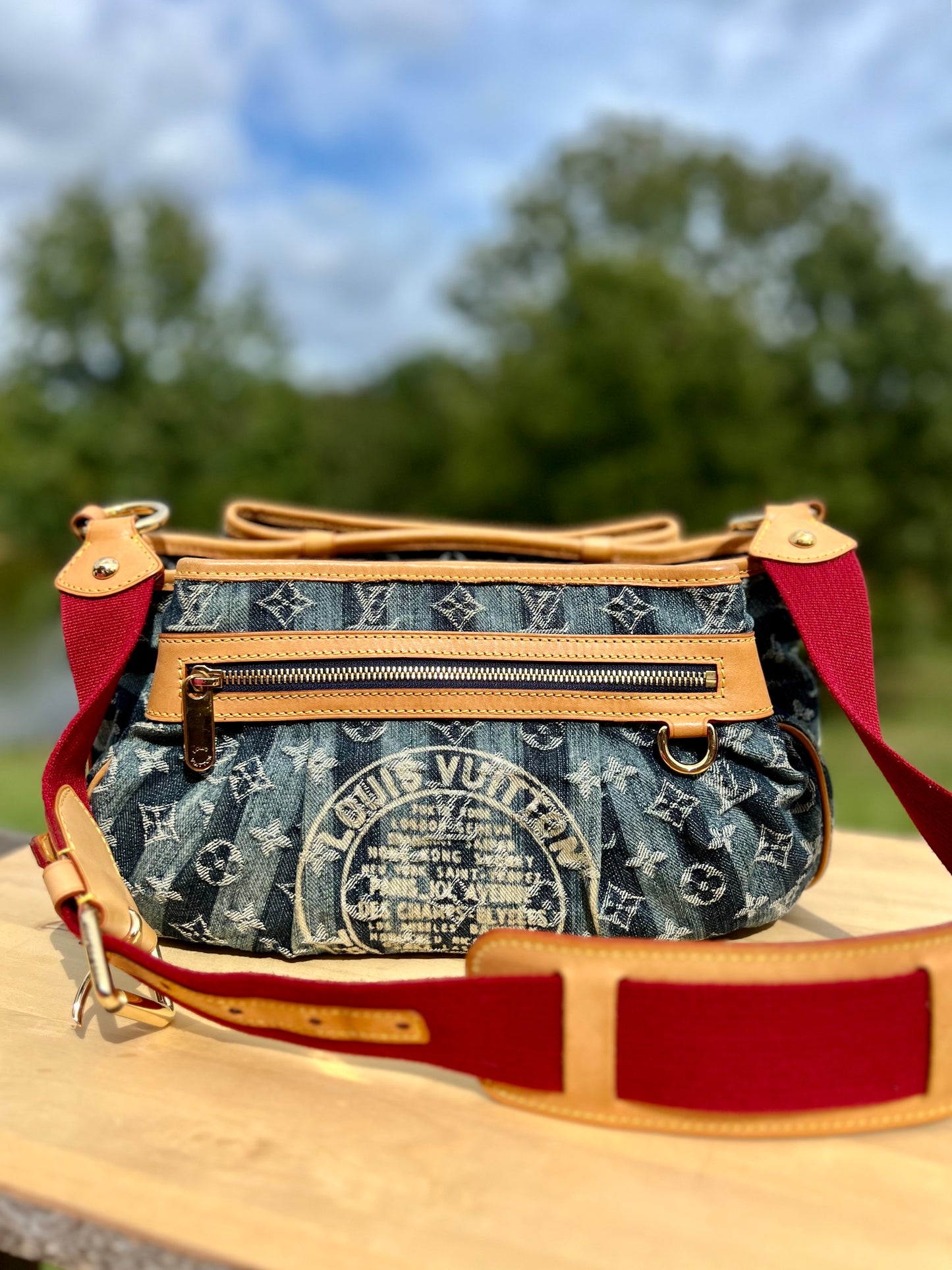LOUIS VUITTON
Denim Raye Porte Epaule MM