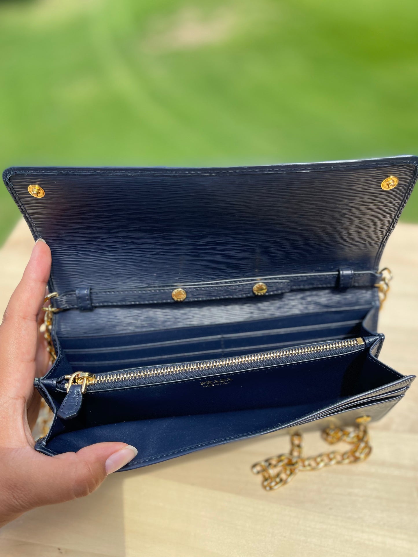 PRADA
Saffiano Lux Chain Wallet Navy Blue