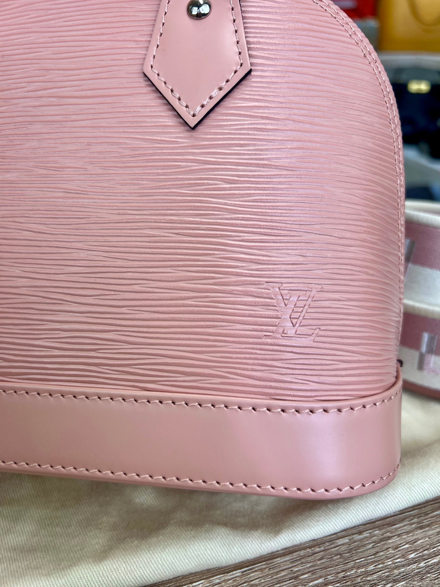 LOUIS VUITTON

Epi Jacquard Alma BB