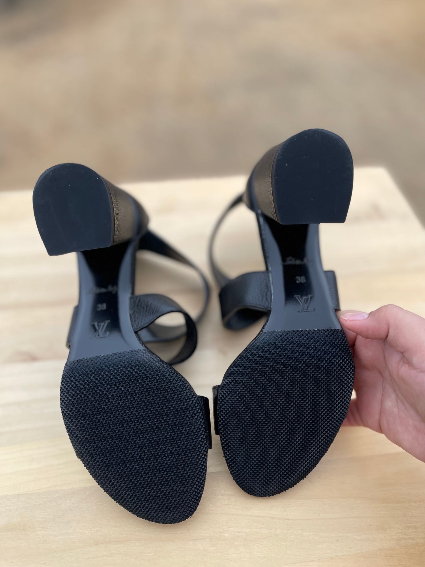 LOUIS VUITTON 
Calfskin Horizon Sandals 38 Black