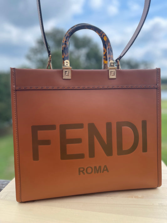 FENDI 
Vitello King Plexiglass Medium Fendi Sunshine Tote