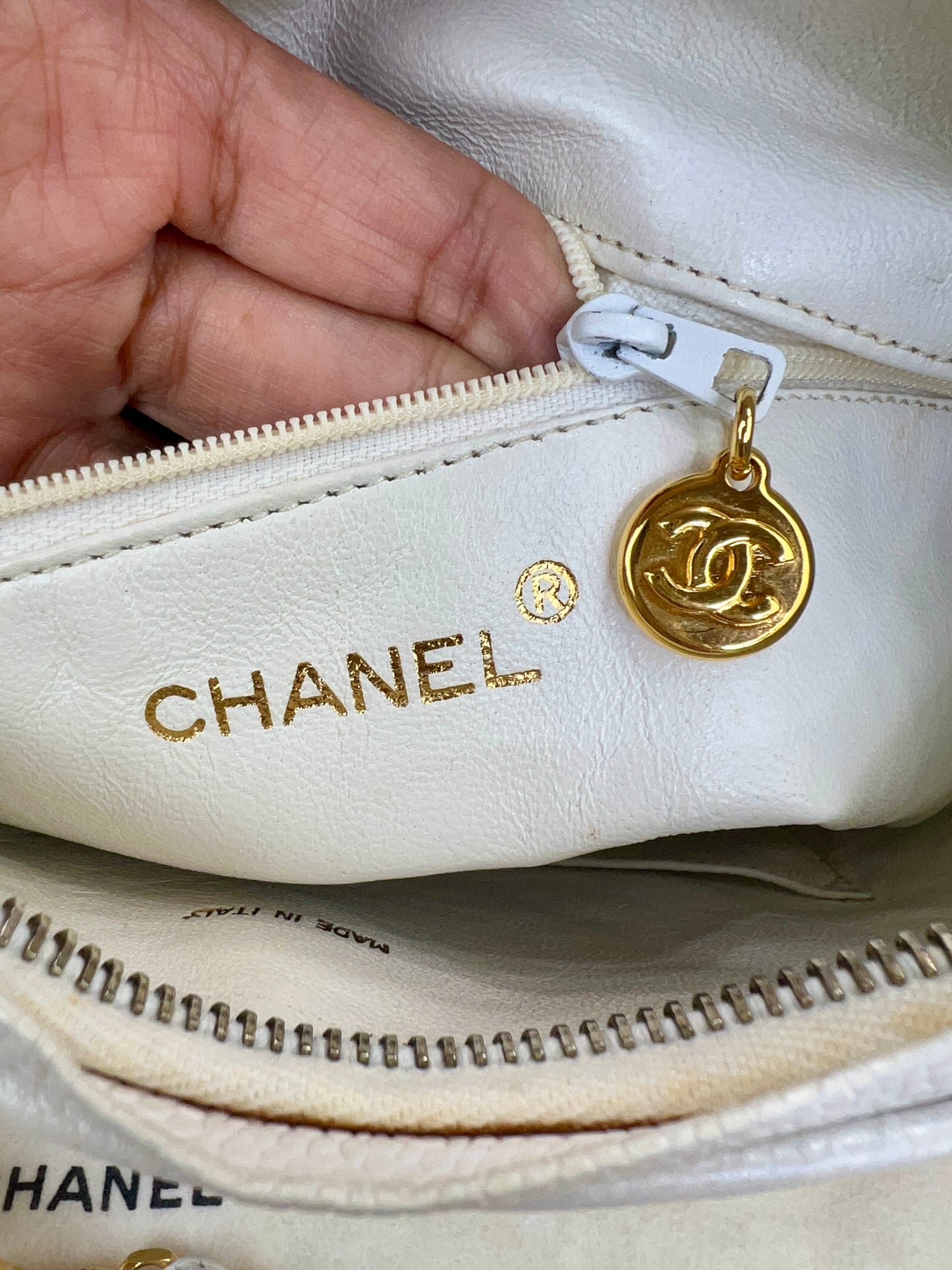 CHANEL Vintage Diamond CC Camera Shoulder Bag Quilted Caviar Medium White