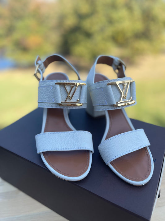 LOUIS VUITTON Grained Calfskin Horizon Sandals 
37.5 EU