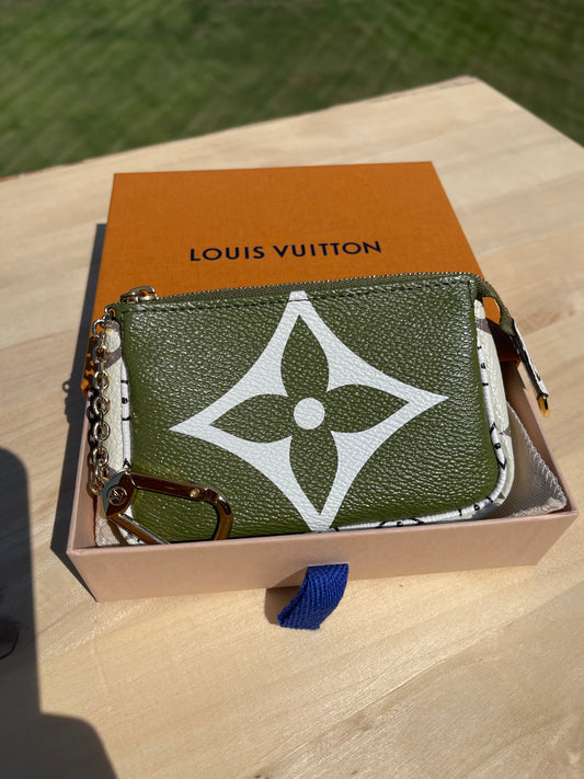 LOUIS VUITTON 
Monogram Giant Micro Pochette Accessories Kaki White