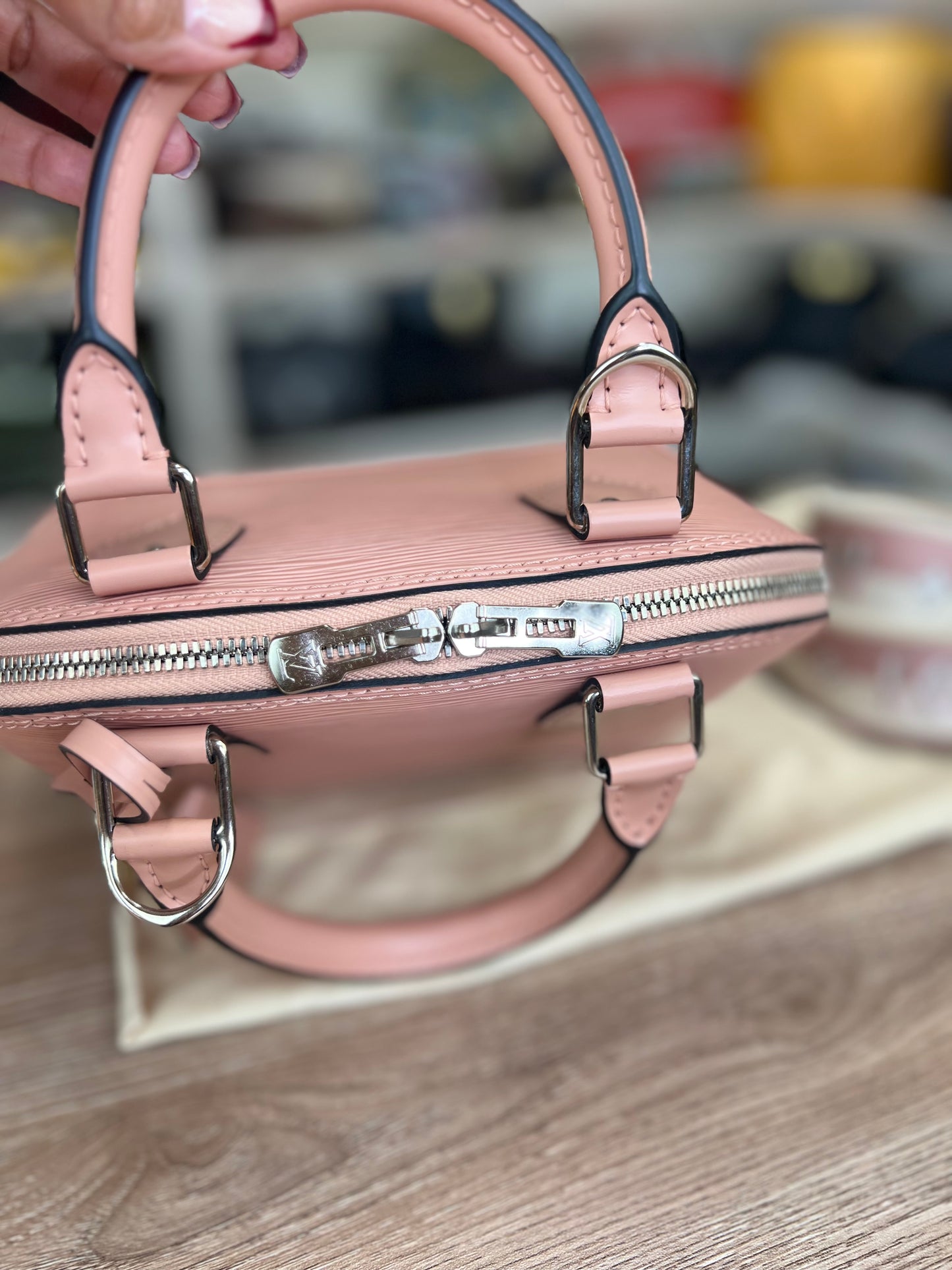 LOUIS VUITTON

Epi Jacquard Alma BB