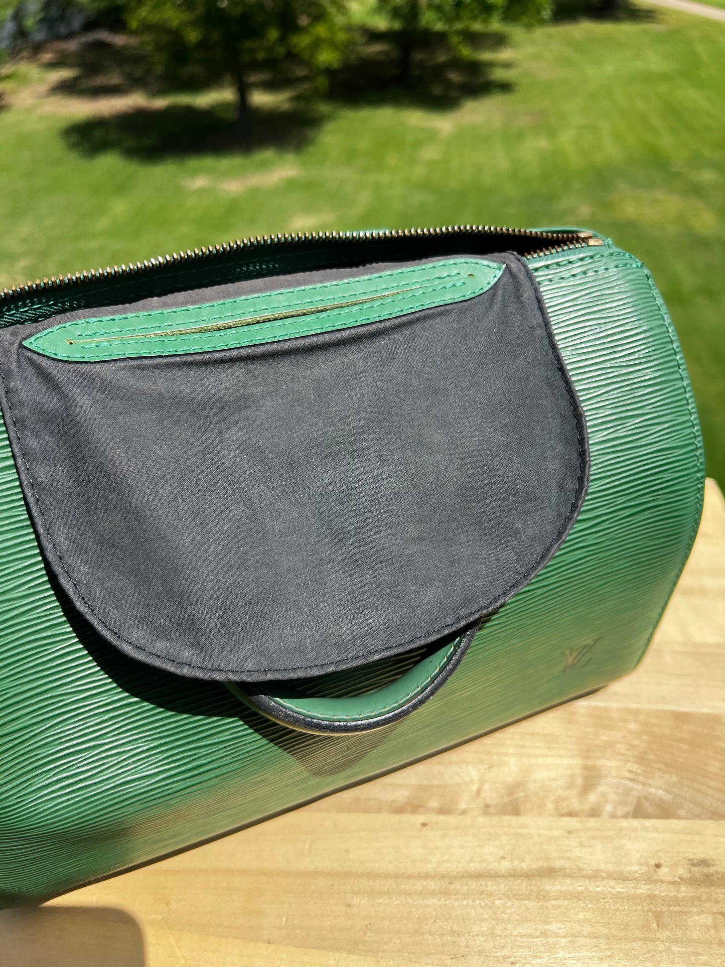 Louis Vuitton Epi Speedy 25