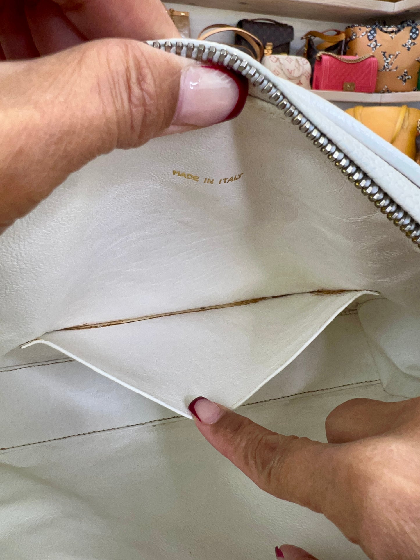 CHANEL Vintage Diamond CC Camera Shoulder Bag Quilted Caviar Medium White