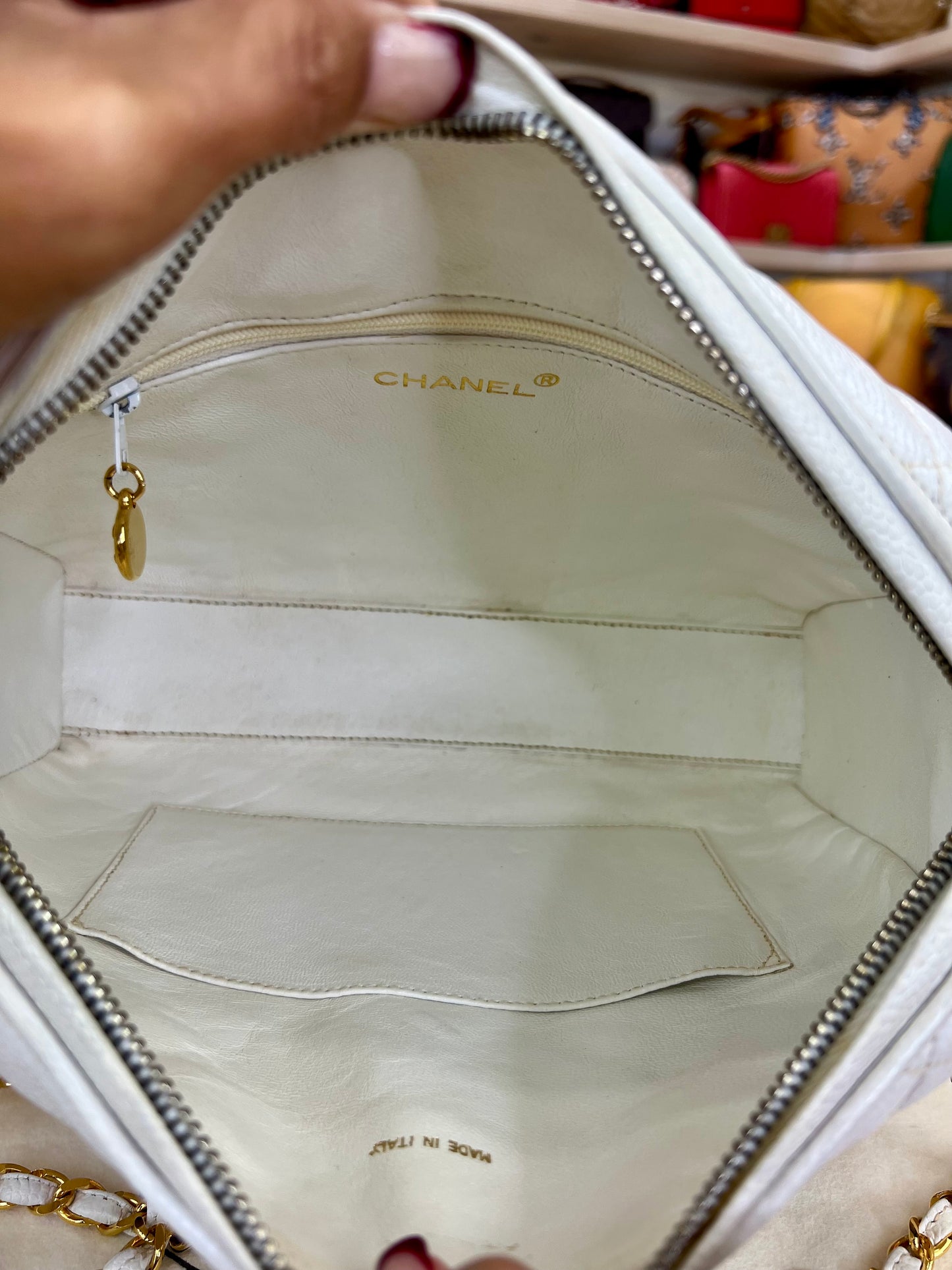 CHANEL Vintage Diamond CC Camera Shoulder Bag Quilted Caviar Medium White