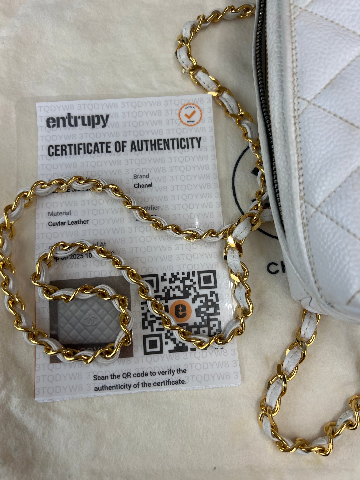 CHANEL Vintage Diamond CC Camera Shoulder Bag Quilted Caviar Medium White