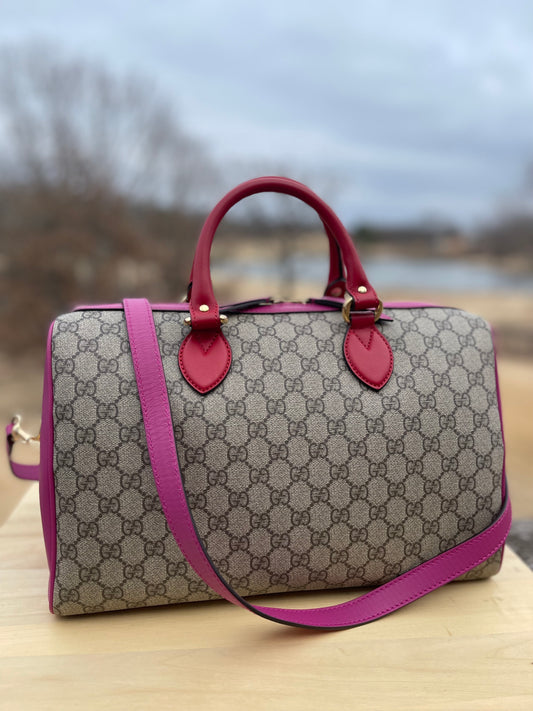 GUCCI 
GG Supreme Monogram Medium Boston Beige Hibiscus Red New
