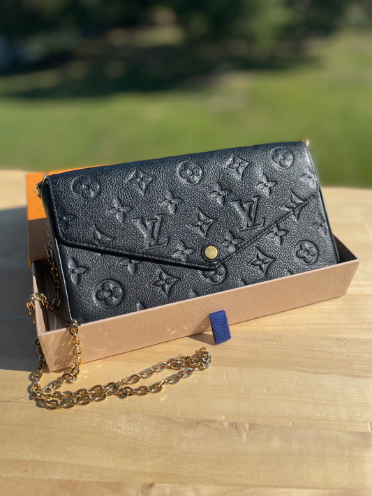 LOUIS VUITTON 
Empreinte Pochette Felicie Wallet on Chain Black