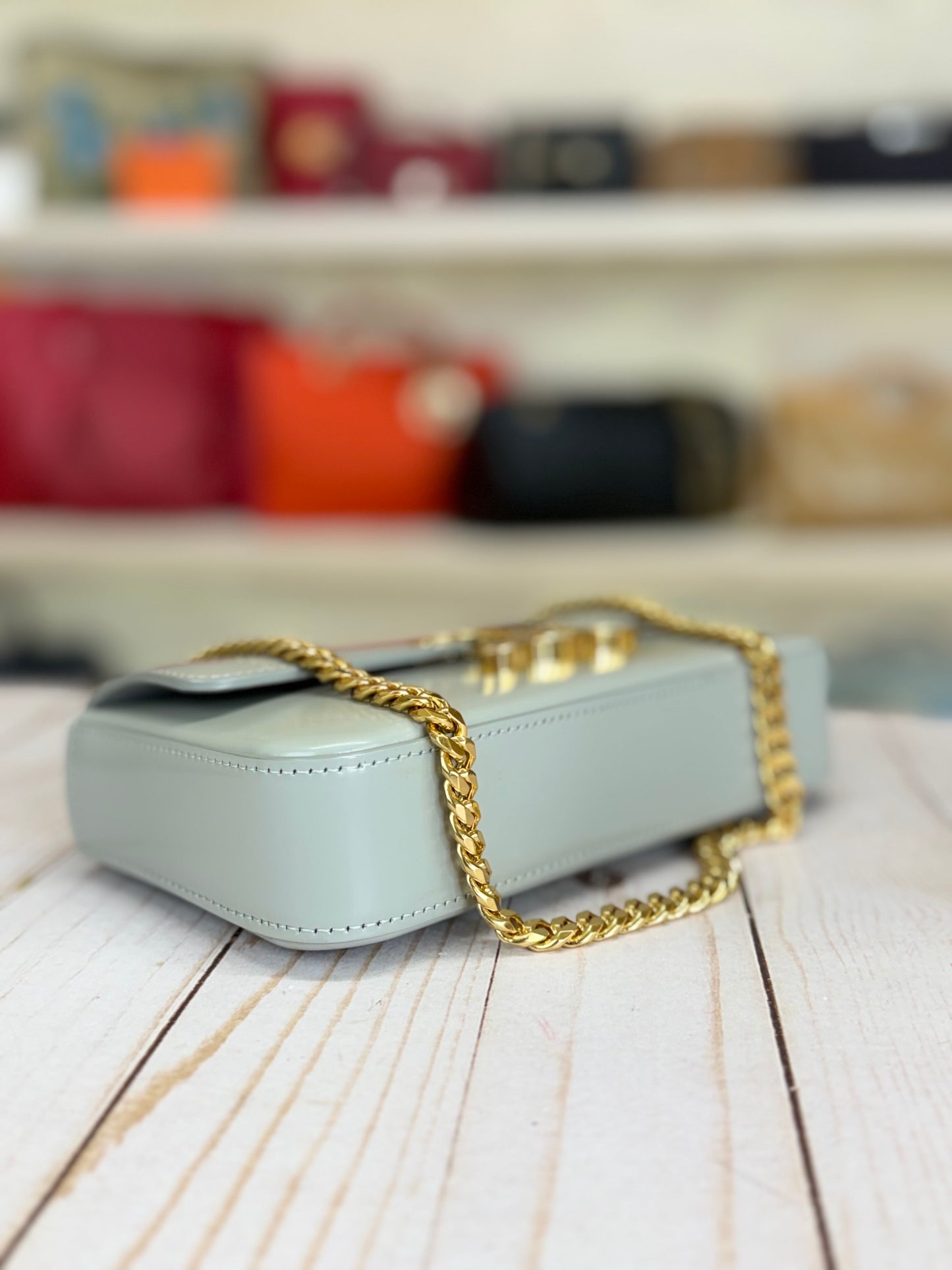 CELINE
Shiny Calfskin Triomphe Chain Shoulder Bag