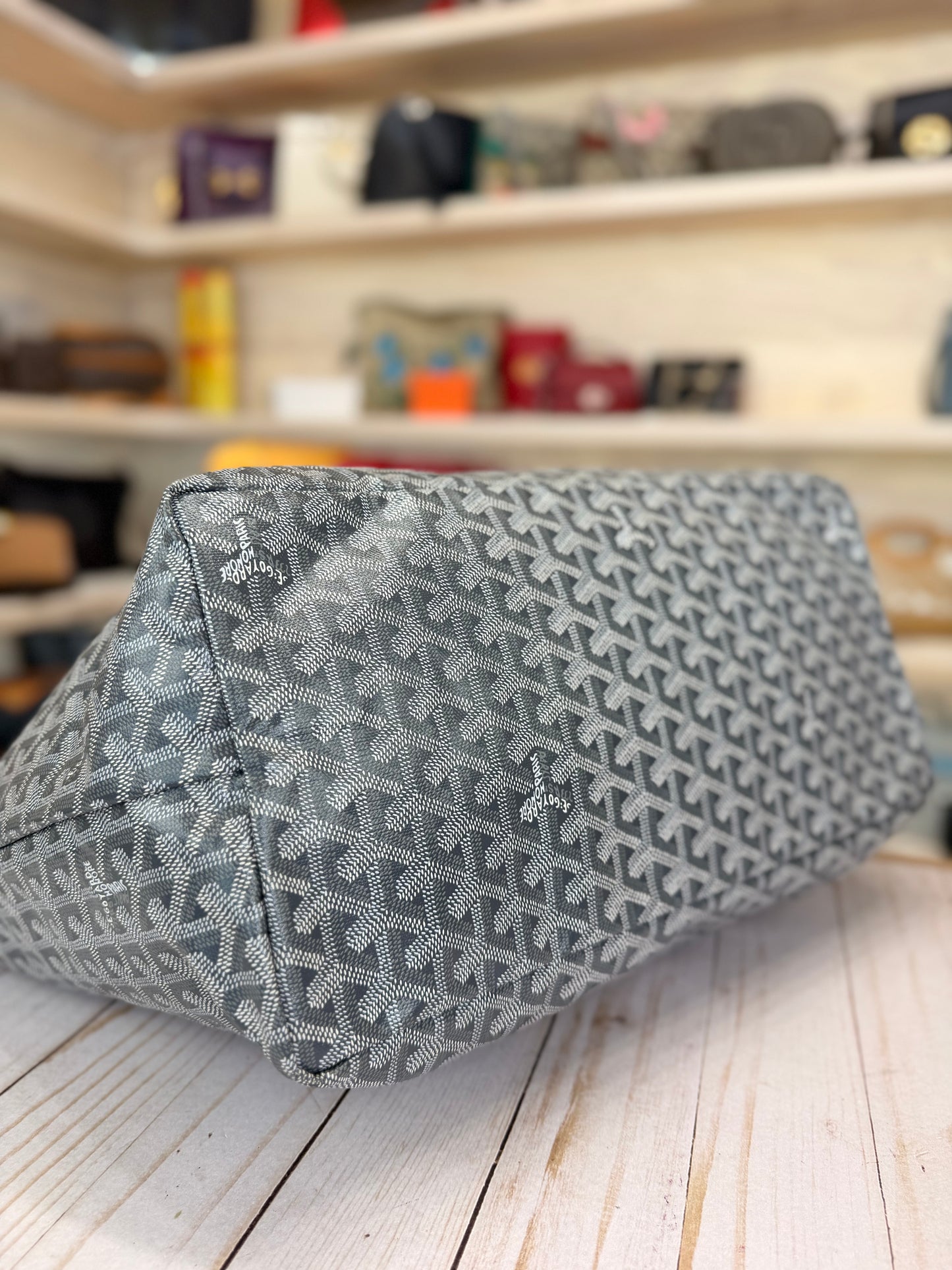 GOYARD
Goyardine Saint Louis GM Grey