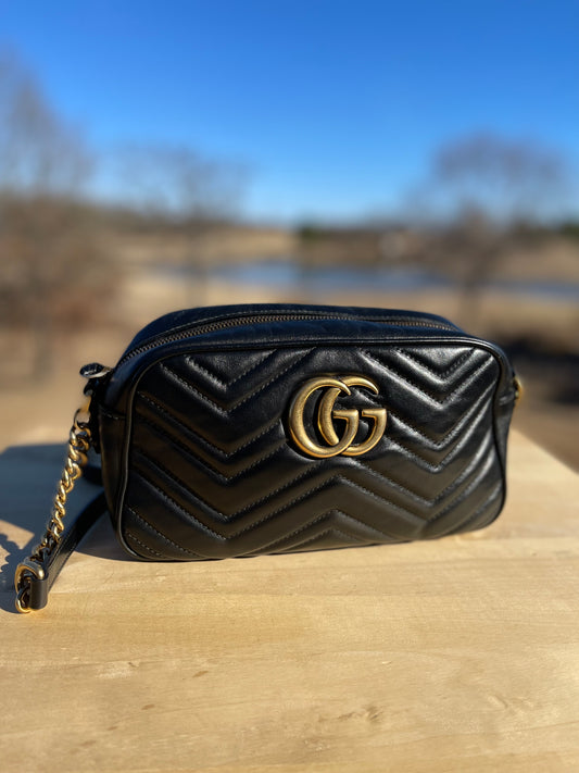 GUCCI 
Calfskin Matelasse Small GG Marmont Chain Shoulder Bag Black