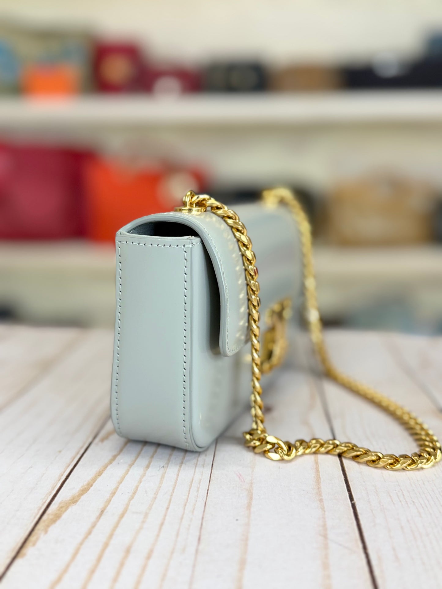 CELINE
Shiny Calfskin Triomphe Chain Shoulder Bag