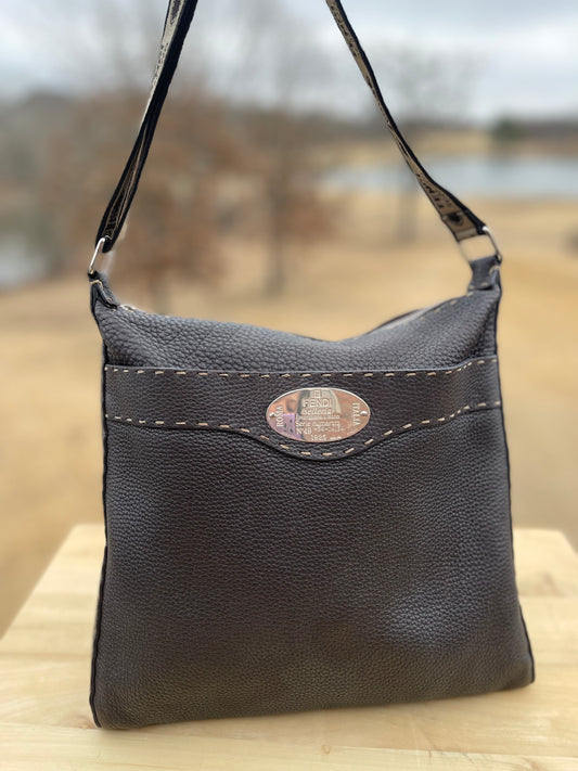 FENDI 
Cuoio Romano Selleria Messenger