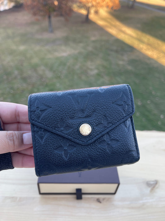 LOUIS VUITTON 
Empreinte Zoe Wallet Noir