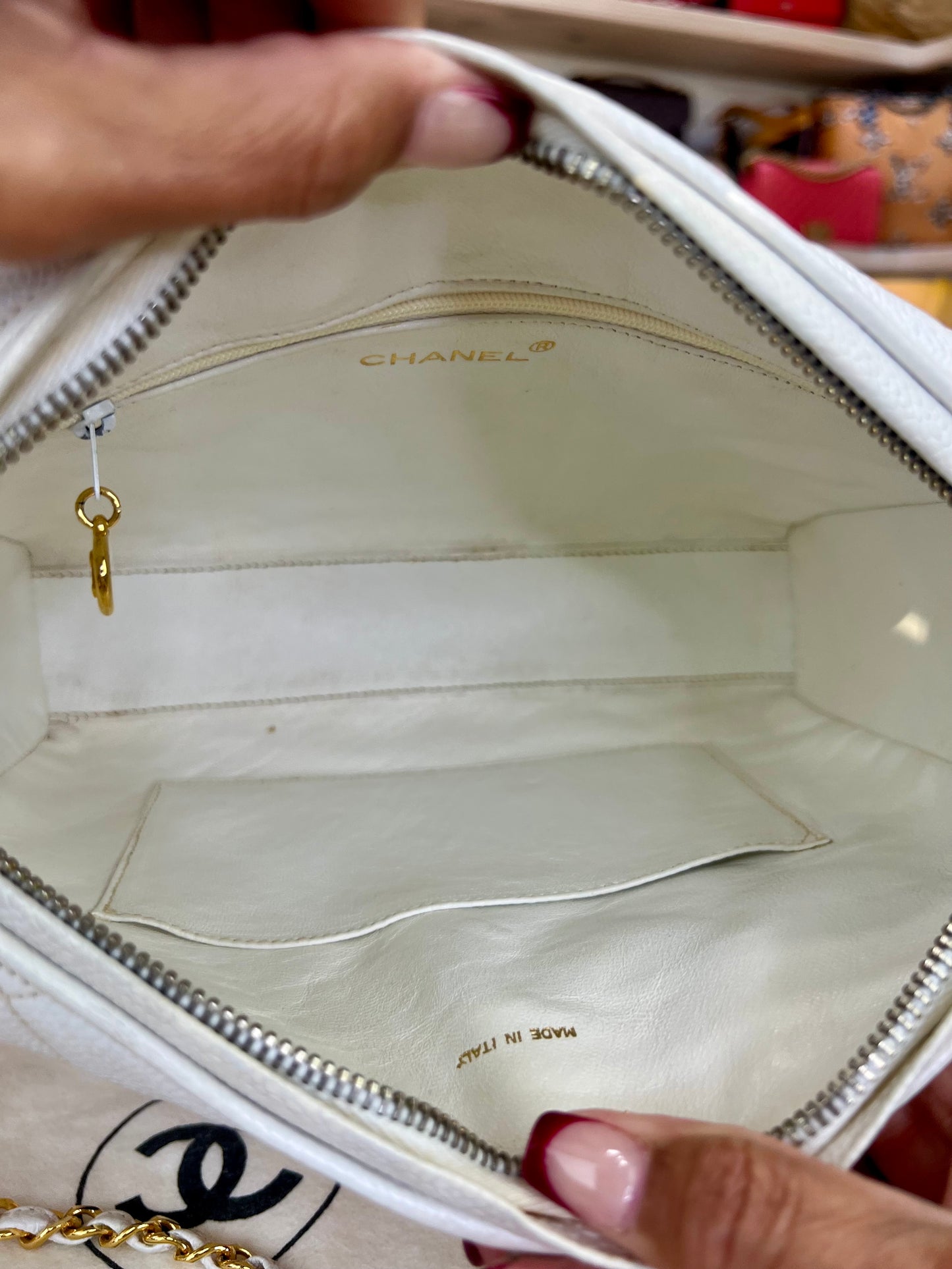 CHANEL Vintage Diamond CC Camera Shoulder Bag Quilted Caviar Medium White