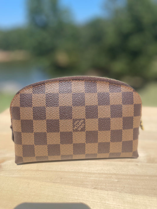 LOUIS VUITTON 
Damier Ebene Cosmetic Pouch