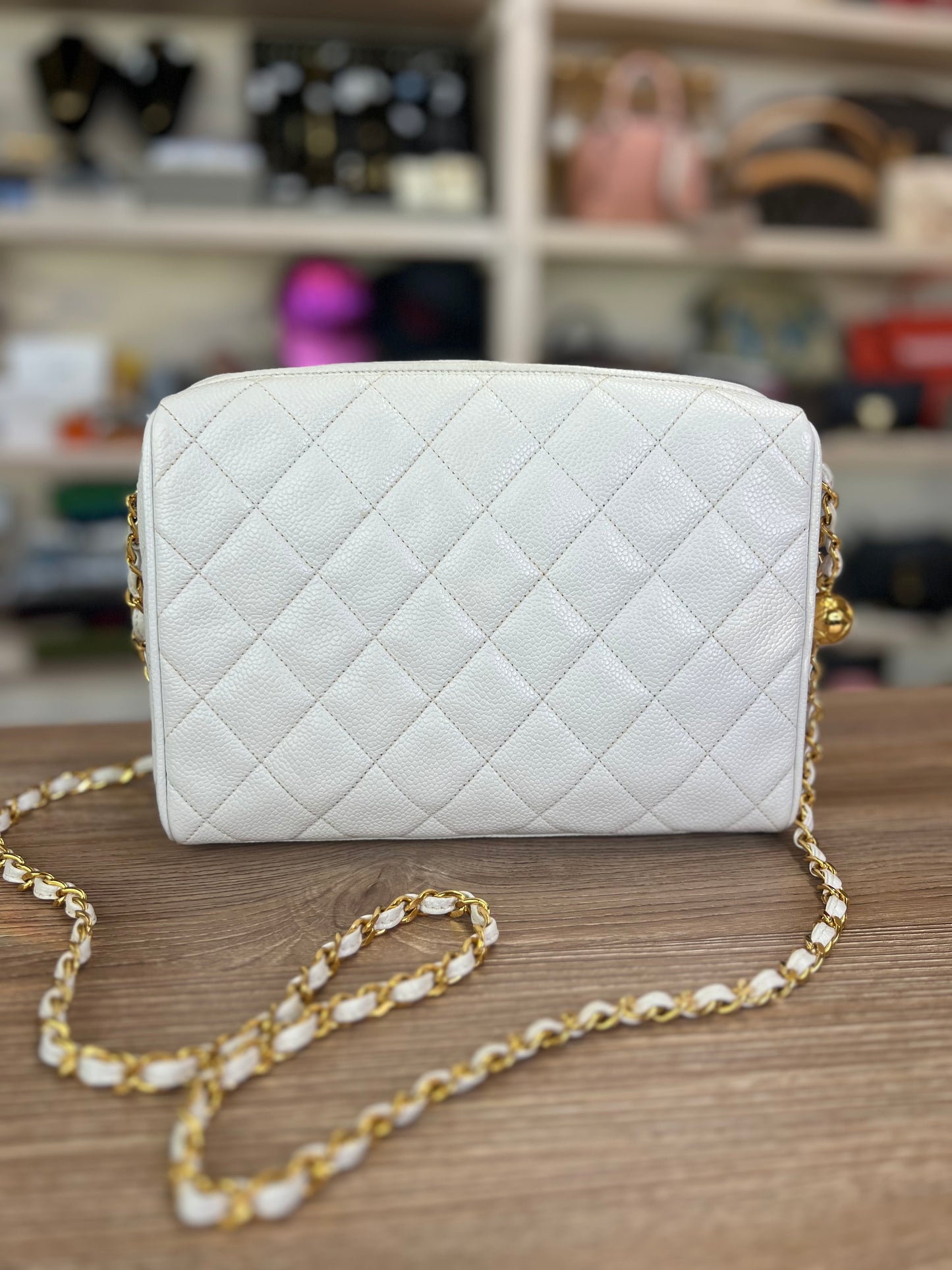 CHANEL Vintage Diamond CC Camera Shoulder Bag Quilted Caviar Medium White