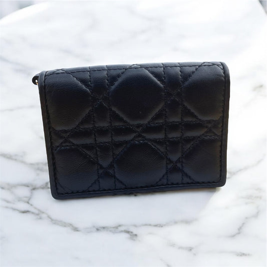 CHRISTIAN DIOR 
Lambskin Cannage Small Lady Dior Flap Card Holder Black (missing charms)